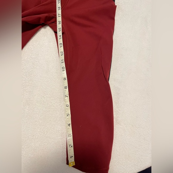Lululemon crop Train Times So Merlot with Bennetton sweater - Picture 3 of 12